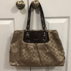 Beautiful Coach handbag in Excellent condition